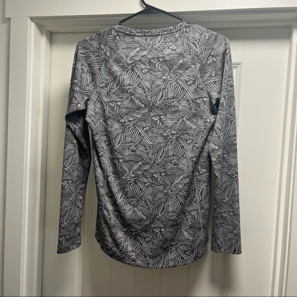 Patagonia Small Women’s Capilene Midweight crew salt grey - Picture 2 of 3